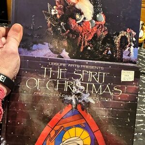 Leisure Arts The Spirit of Christmas Creative Holiday Ideas Book